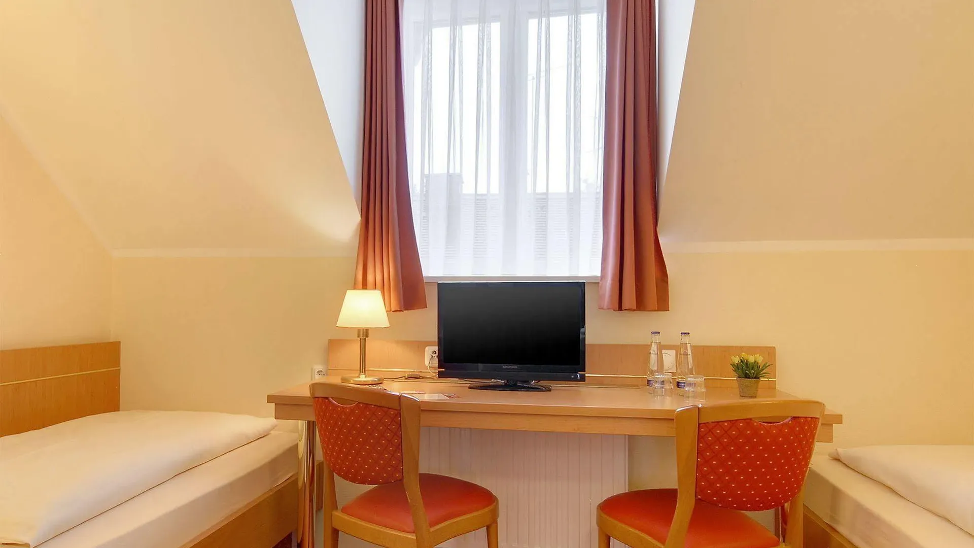 Hotel Kriemhild Am Hirschgarten Munich
